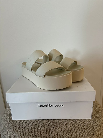 Calvin Klein platform sandaalit