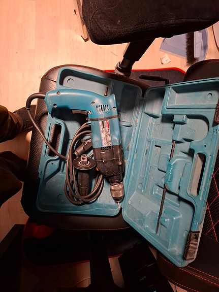 Makita iskuporakone