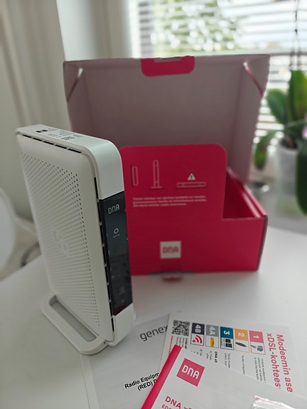 DNA ED500A Ethernet- ja DSL-modeemi / reititin, kuin uusi