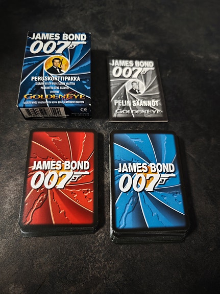 James Bond 007 peruskorttipakka