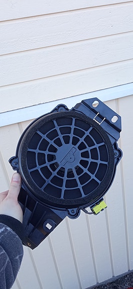 Alfa romeo 156 bose subwoofer