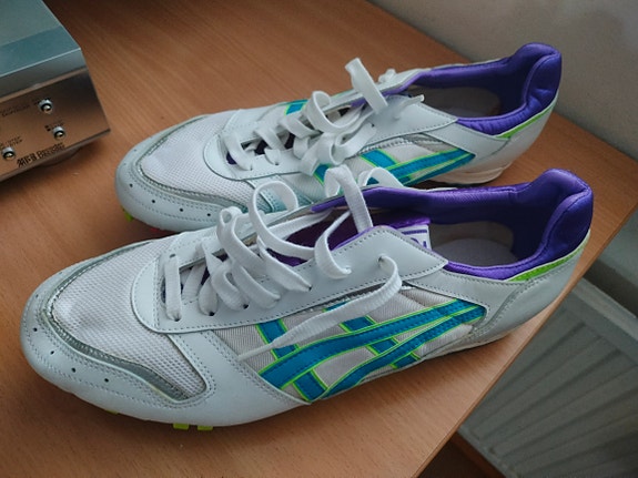Asics Piikkarit 42-42,5 koko