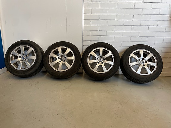 Volvo 16" Alumiinivanteet + 205 / 60R16 Kesärenkaat (130)
