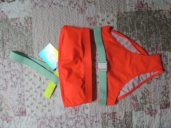 Uudet punaiset bikinit S 36