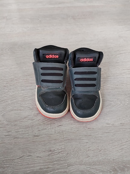 Adidas kengät 25