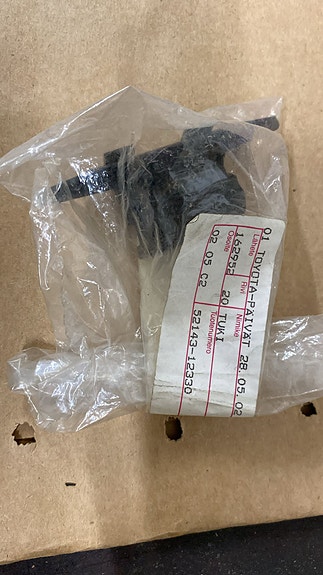 Toyota puskurin kiinnitysosa 52143-12330
