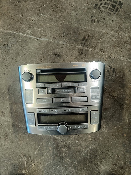 Toyota Avensis radio ja lämmön säätö paneeli