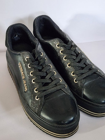 Versace paksupohjaiset tennarit. 38