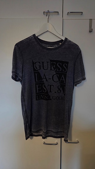 Guess T-paita