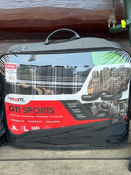 Myydään uudet Amio GTI sport (malli 807) penkinpäälliset autoon
