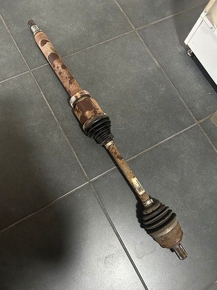 Volvo V40 D2 oikeanpuolen vetoakseli