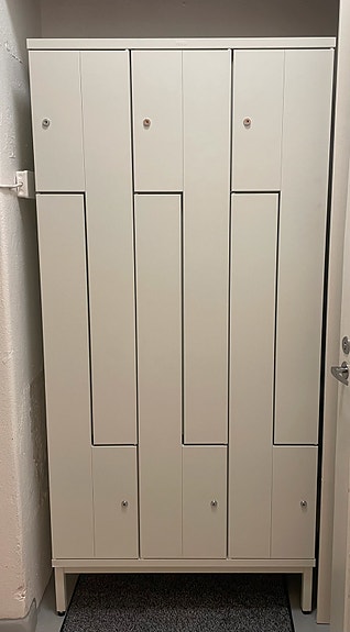 Peltinen Punta vaatekaappi