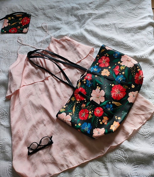Heleän pinkki satiini mekko
