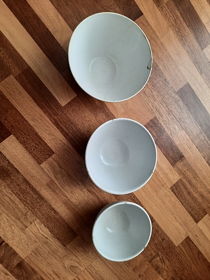 3 vanhaa Arabian kulhoa