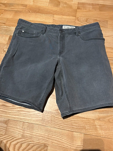 Shortsit koko 56