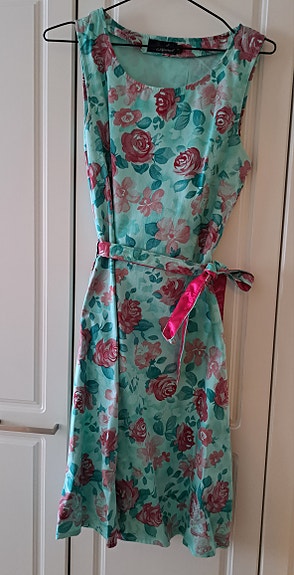 Kukallinen mekko