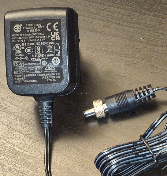 AKG virtalähde 12V 0.5A