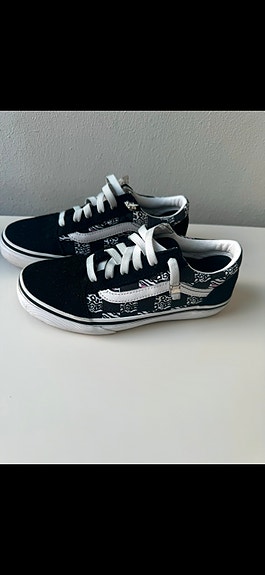 Vans tyttöjen tennarit koko 34.