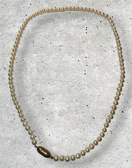 Aito Vintege helminauha. Pituus 43cm.