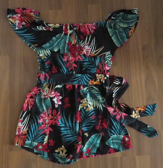 Värikäs off shoulder -haalari, uusi