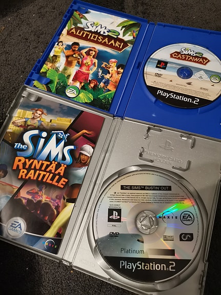 Sims 2 autiosaari ja Sims ryntää raitille