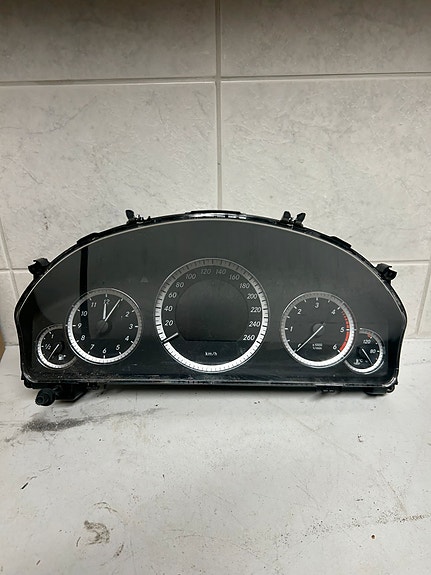 Mercedes-Benz E W212 mittaristo