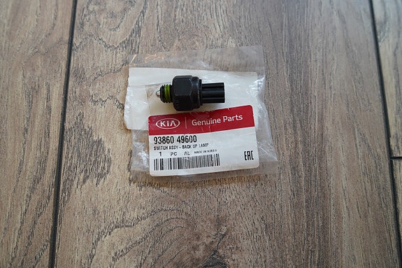 KIA RIO Perutusvalokatkaisin 1,4 2013