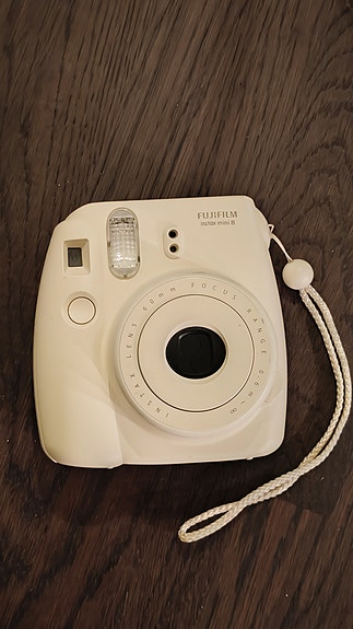 Vuokrataan Polaroid -kamera