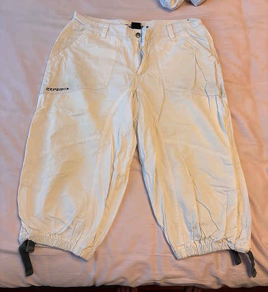 Valkoiset caprit koko 48