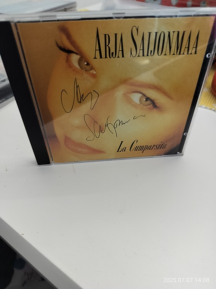 Arja Saijonmaa, La Cumparsita, Niminirjoituksella