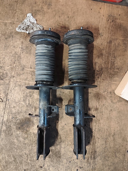BMW E53 X5 etuiskunvaimentimet ja jouset