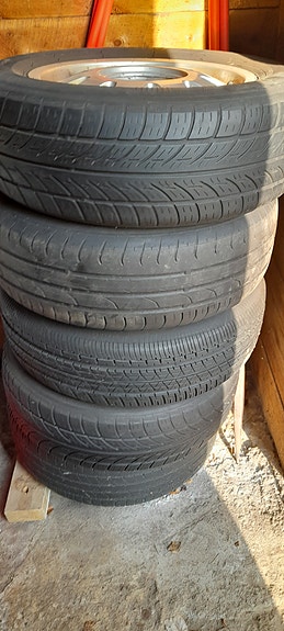 Renkaat vanteilla 195/65 R15