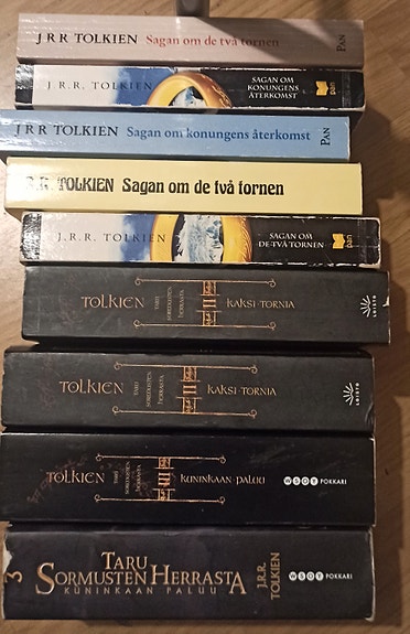 J.R.R Tolkien kirjoja