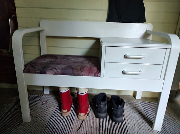 Eteisen puhelin pöytä