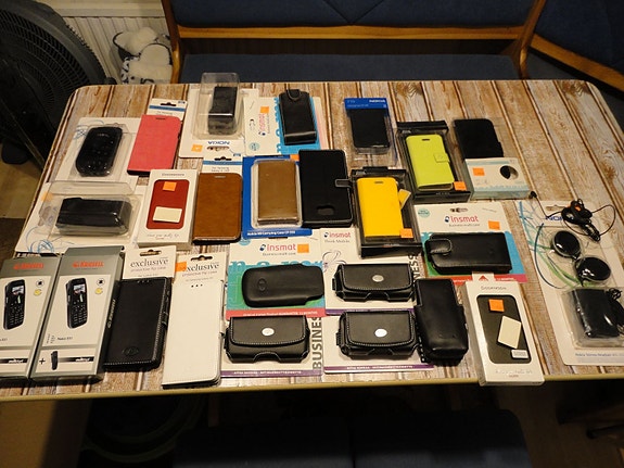 Kännykän suojakuoria panssarilaseja nahkakoteloja ym Nokia