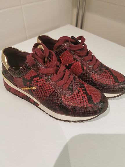 Michael Kors tennarit