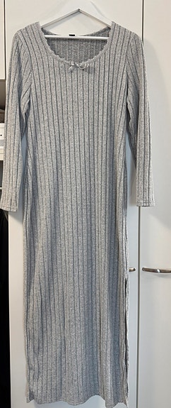 Pitkä mekko