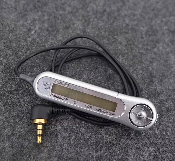 Ostetaan: CD-soittimen Walkman-ohjainkaapeli (Cable Control) – Panasonic