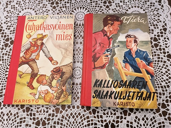 2 vanhaa kirjaa
