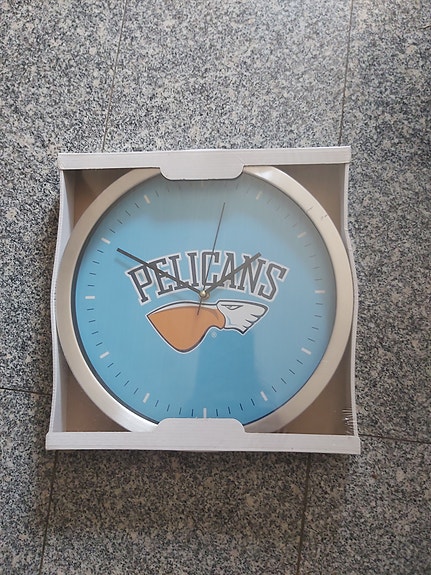 Pelicans seinäkello n 35cm X 34cm Uusi ja hieno