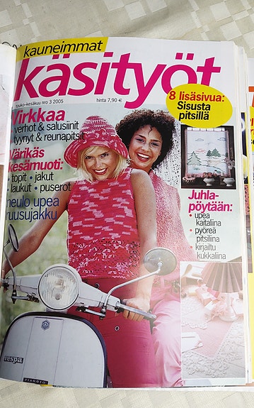 Kauneimmat Käsityöt- lehtiä.