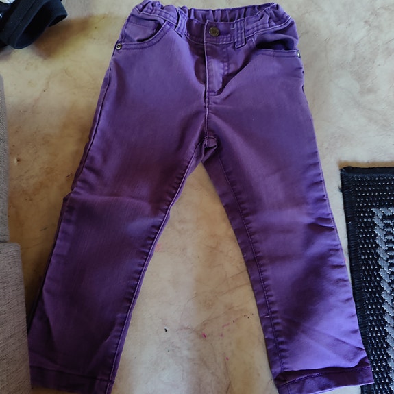 Violetit housut farkut