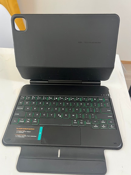 ESR Magnetic keyboard case Ipad pro 11,Air 5,4