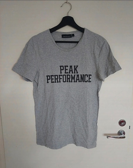 Peak Performance t-paita