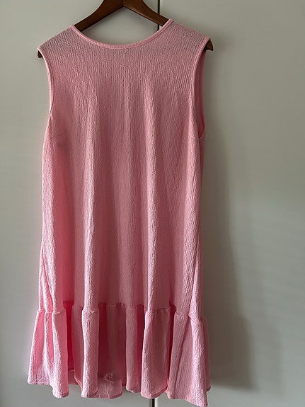 Pinkki mekko