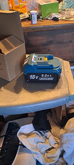 Korvikeakku 6ah makitaan 18v