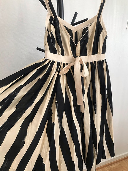 Uusi Kellohelmainen mekko S silkkiä & puuvillaa