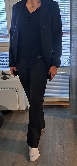 Musta puku, takki 38 ja housut 36
