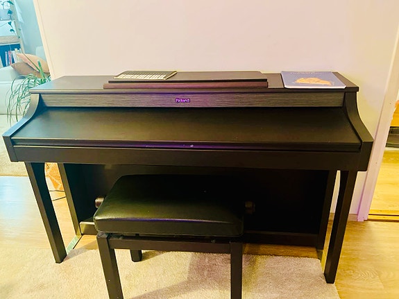 Roland piano Hp204