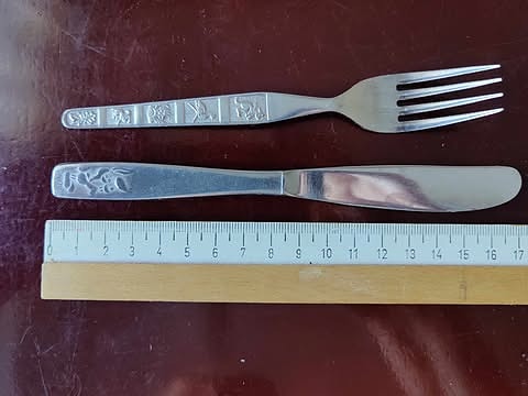 Lasten haarukka ja veitsi, n. 17cm, Hki-Klaukkala-Kuhmionen